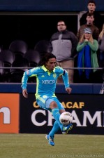 Mauro Rosales controls the ball