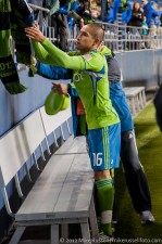 Estrada signs autographs after his best performance in Rave Green