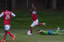 Bright Dike outmuscles Steres and gives Timbers 2-0 lead