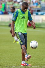 Sounders - Rapids: Zakuani warming up, with a view of the scar from the break