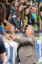 Sounders-Timbers: Coach Sigi Schmid thanking the fans